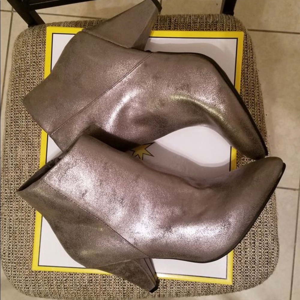 Calzada Pewter/Metallic Bootie(Brand New)